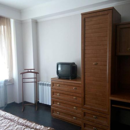 Квартира 2 Комн Рядом И-Т Амосова.Метро Олимпийская 3 Остановки Київ Екстер'єр фото